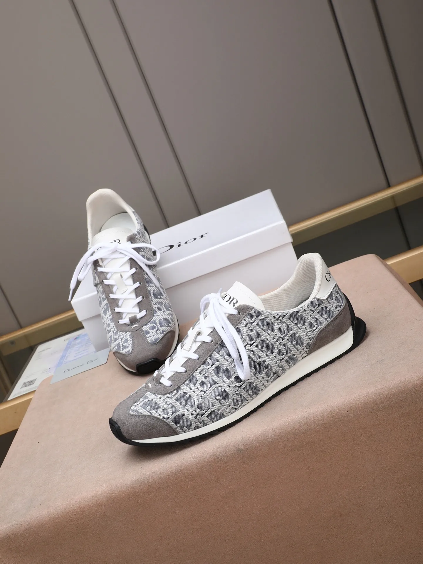 Men's shoes💰440 Dior【Dior】😘😘High-end series of casual men's shoes, simple and elegant👍👍👍The upper is made of first-layer genuine leather spliced ​​with Dior's special material [sun][sun]; imported first-layer sheepskin lining; special outsole, wear-resistant, lightweight, the overall design is harmonious and unified without lacking personality 👣🌟✨You deserve it! Multiple colors to choose from! 😍Size 38～44. (45 custom-made) The picture above is a big seller🔥🔥🔥